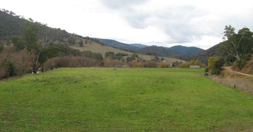 Soils and lanforms of the Bairnsdale Dargo region - a guide to the major agricultural soils of East Gippsland 2011 - Drainage line_landform