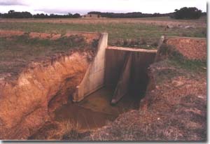 PHOTO: Concrete gully head drop structure